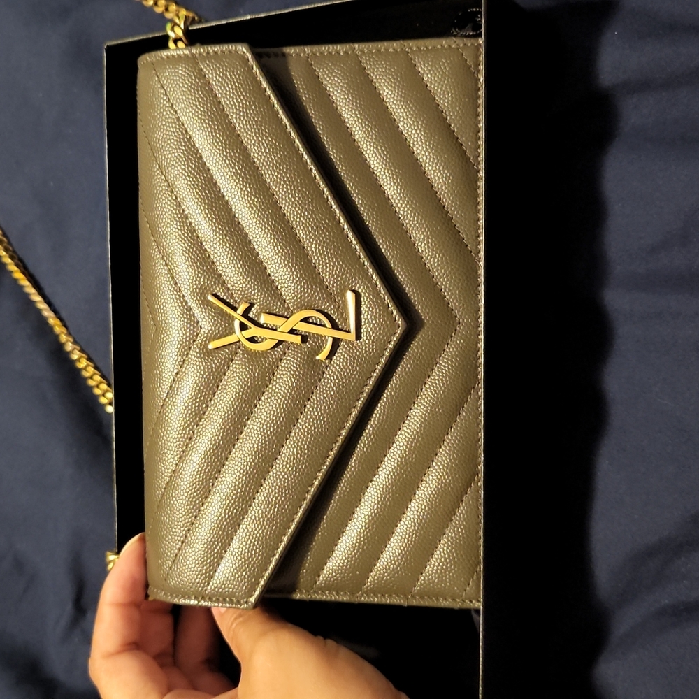 AUTHENTIC Saint Laurent Paris Grey Monogramme Envelope (Small) On Chain